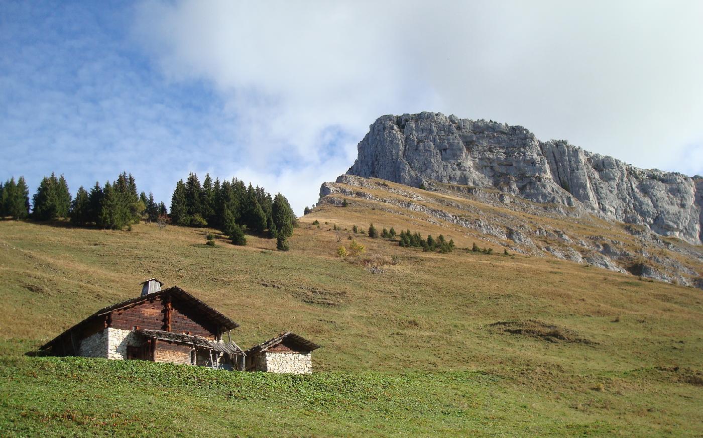 DSC02952.jpg - Le chalet du Planay et le Roc des Tours