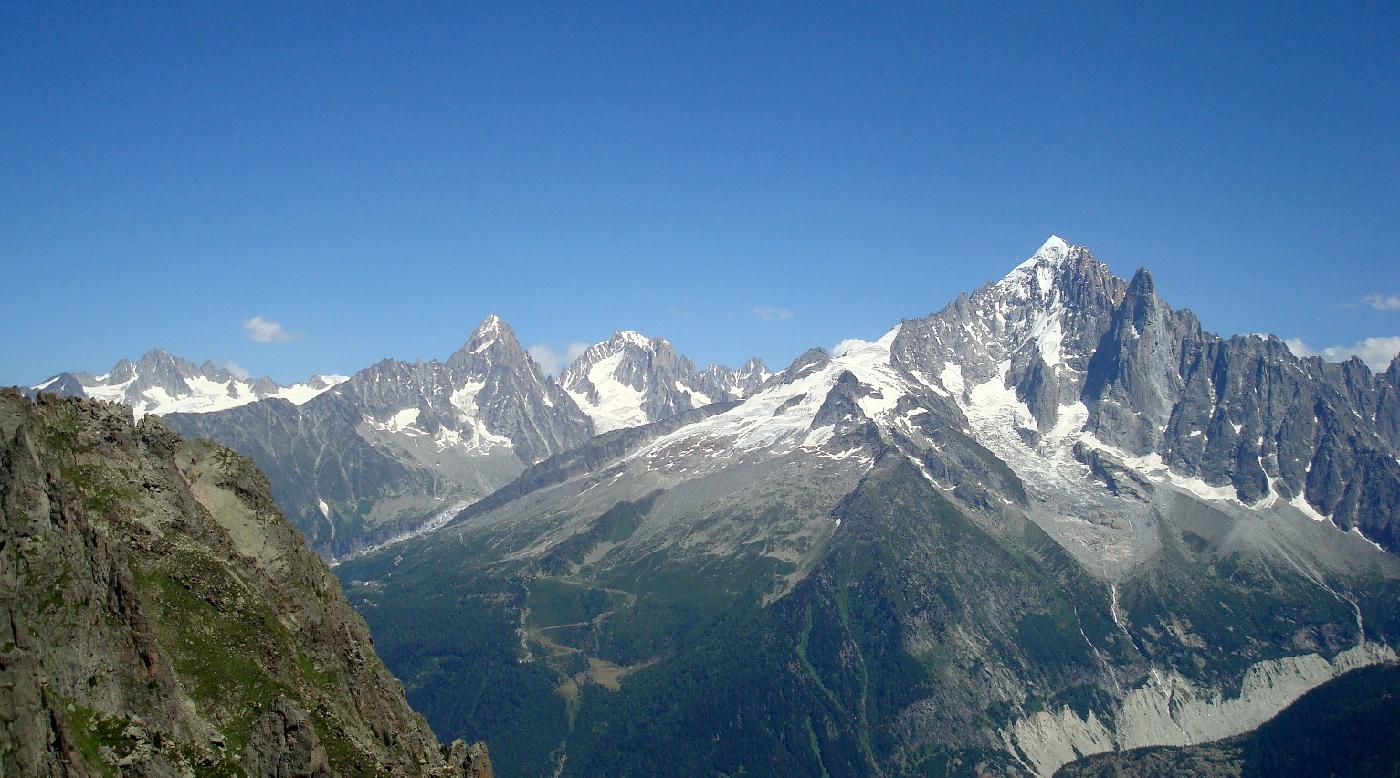 DSC02490.jpg - Les Aiguilles du Tour, le Chardonnet, l�Aiguille d�Argenti�re, l�Aiguille Verte et les Drus