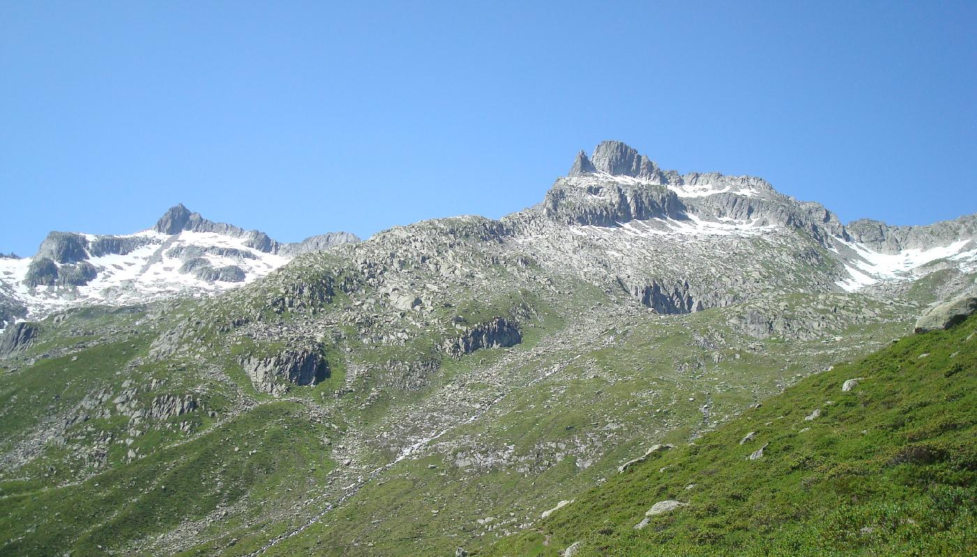 DSC02535.jpg - Piz Acletta et au fond Piz Ault