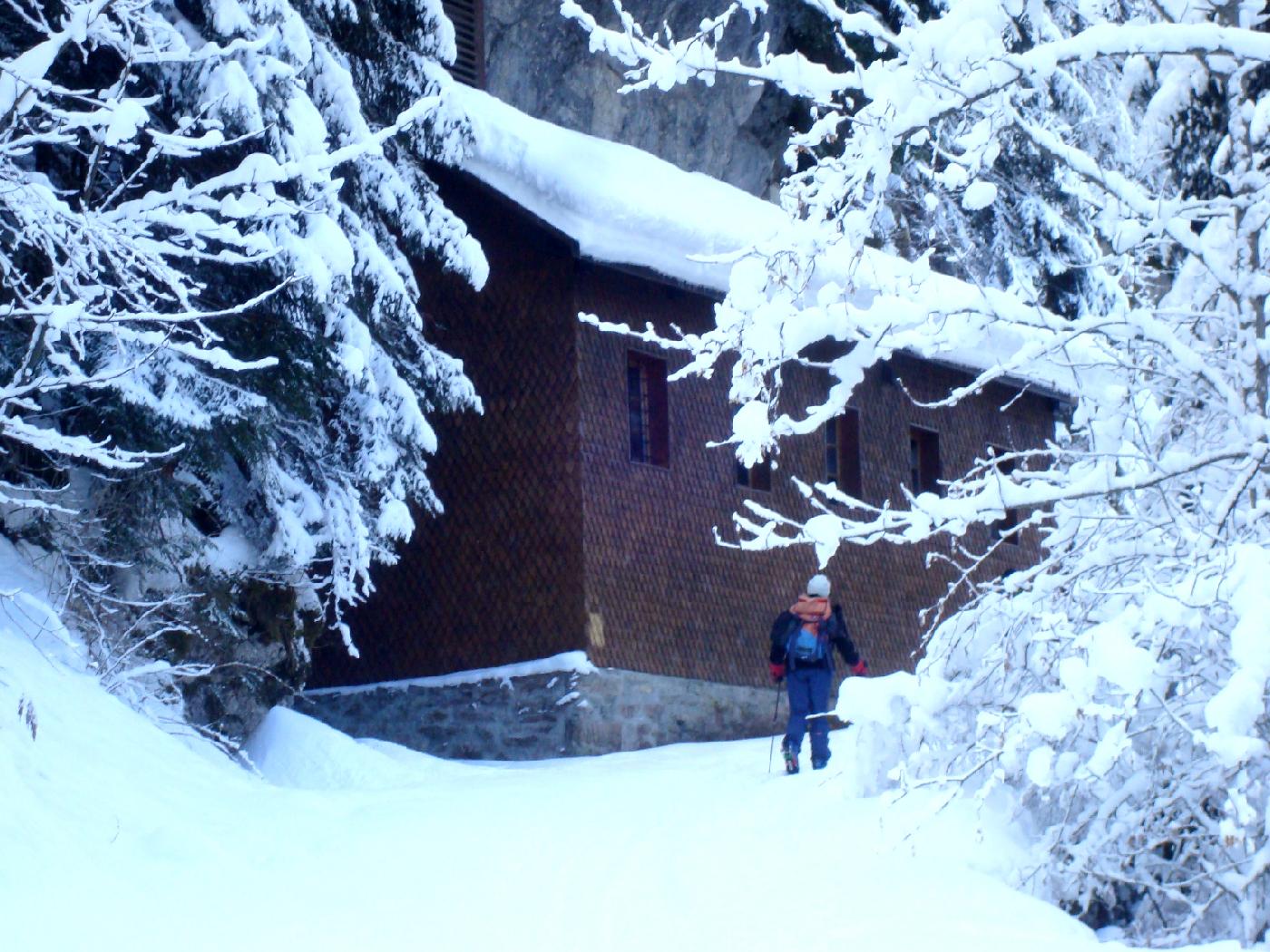 DSC03726.jpg - On passe devant la Chapelle de la Paraz