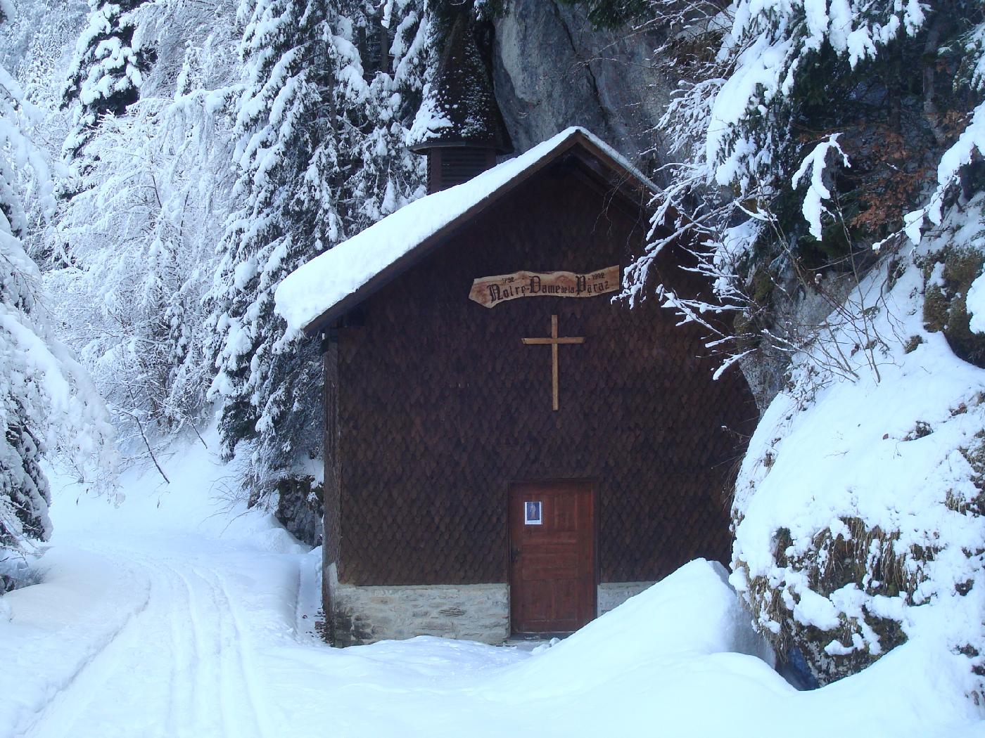 DSC03727.jpg - La Chapelle de Notre-Dame de la Paraz, sur le chemin d�Ubine
