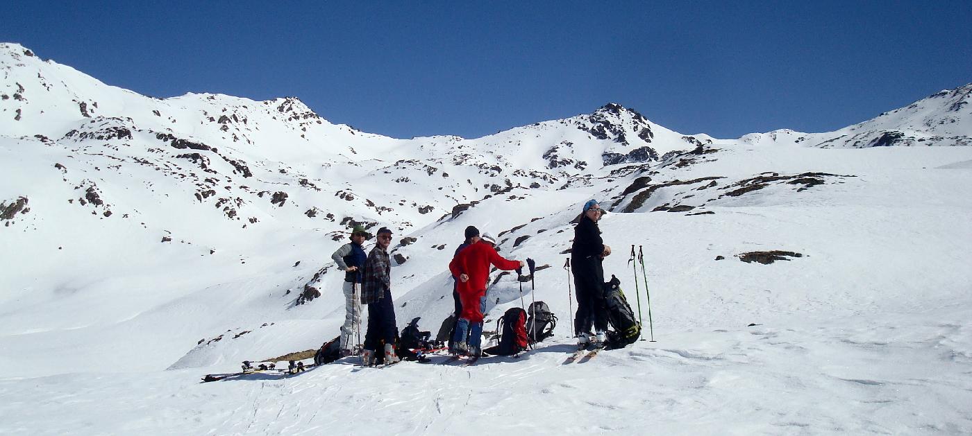 DSC03923.jpg - Au fond, les Rochers de la Grande et de la Petite Temp�te