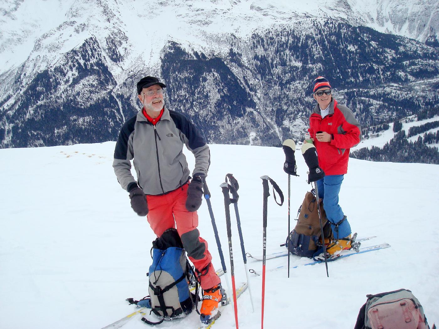 DSC03702.jpg - Pause sous la T�te de la Combaz, Jean-Claude et Louis