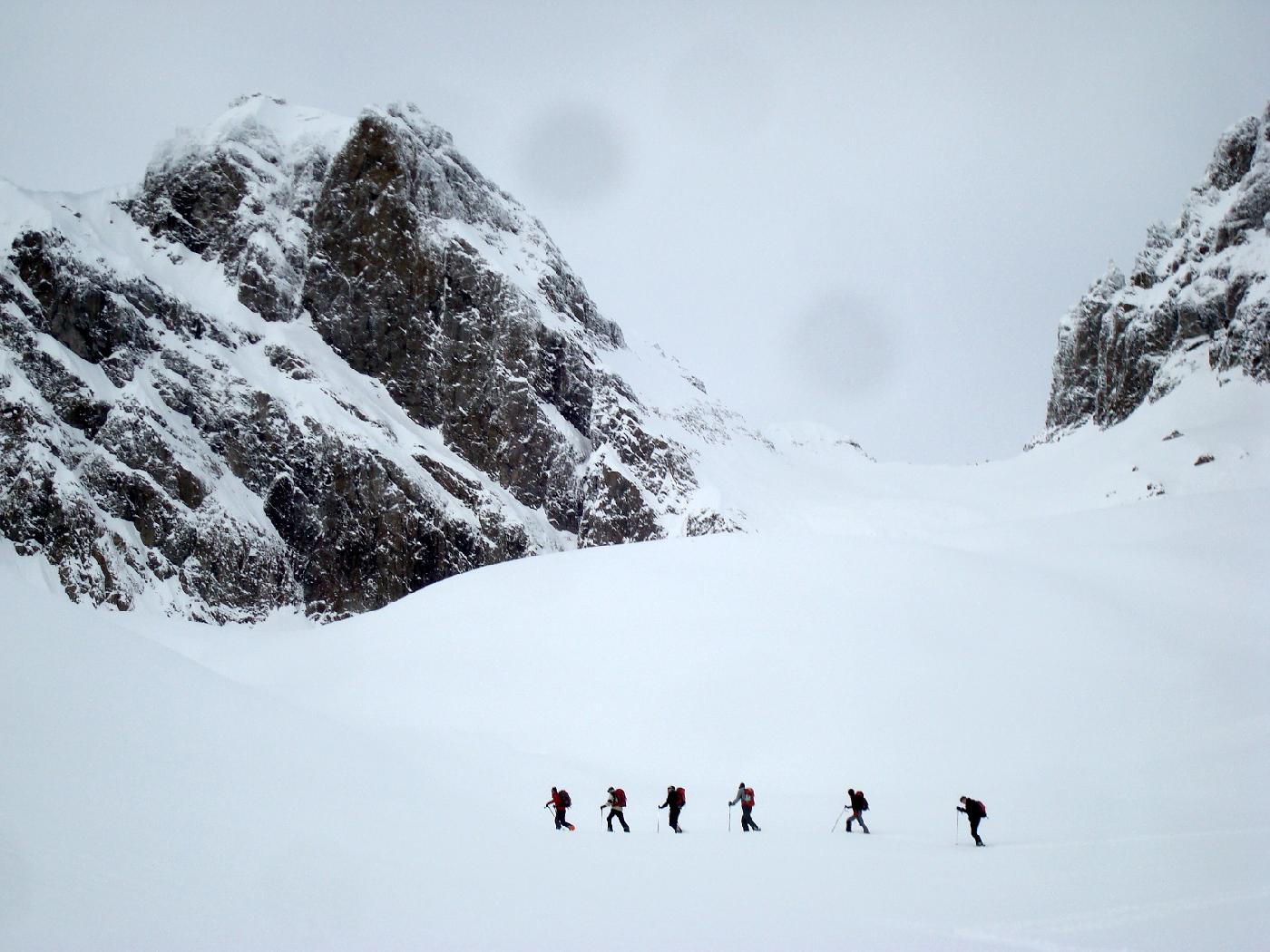 DSC03690.jpg - On traverse sous l�Aiguille du Belv�d�re