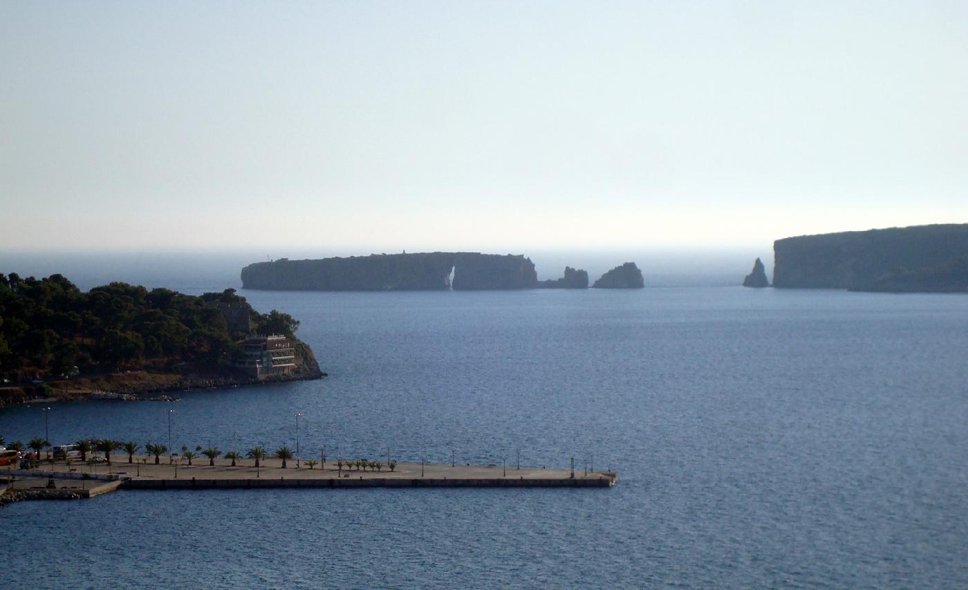 dsc023142.jpg - Les falaises de Sphact�rie au cr�puscule