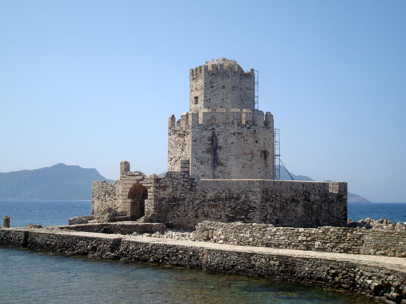 dsc023280.jpg - La Tour Bo�rdzi, reconstruite au XVIe si�cle par les Ottomans