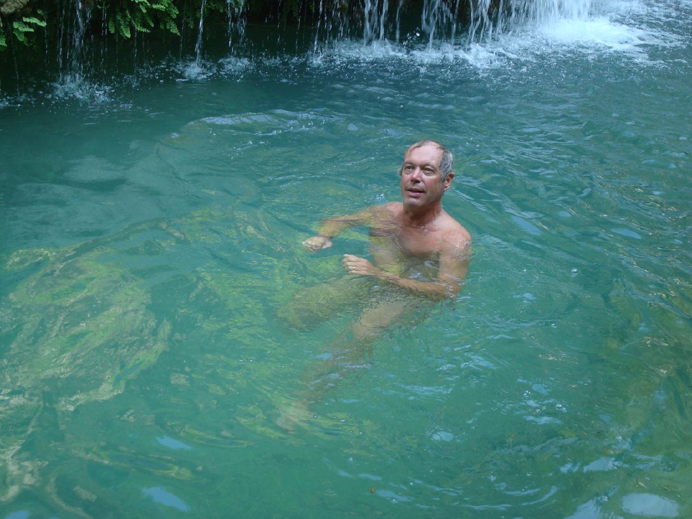 dsc023650.jpg - Philippe est le premier � l�eau