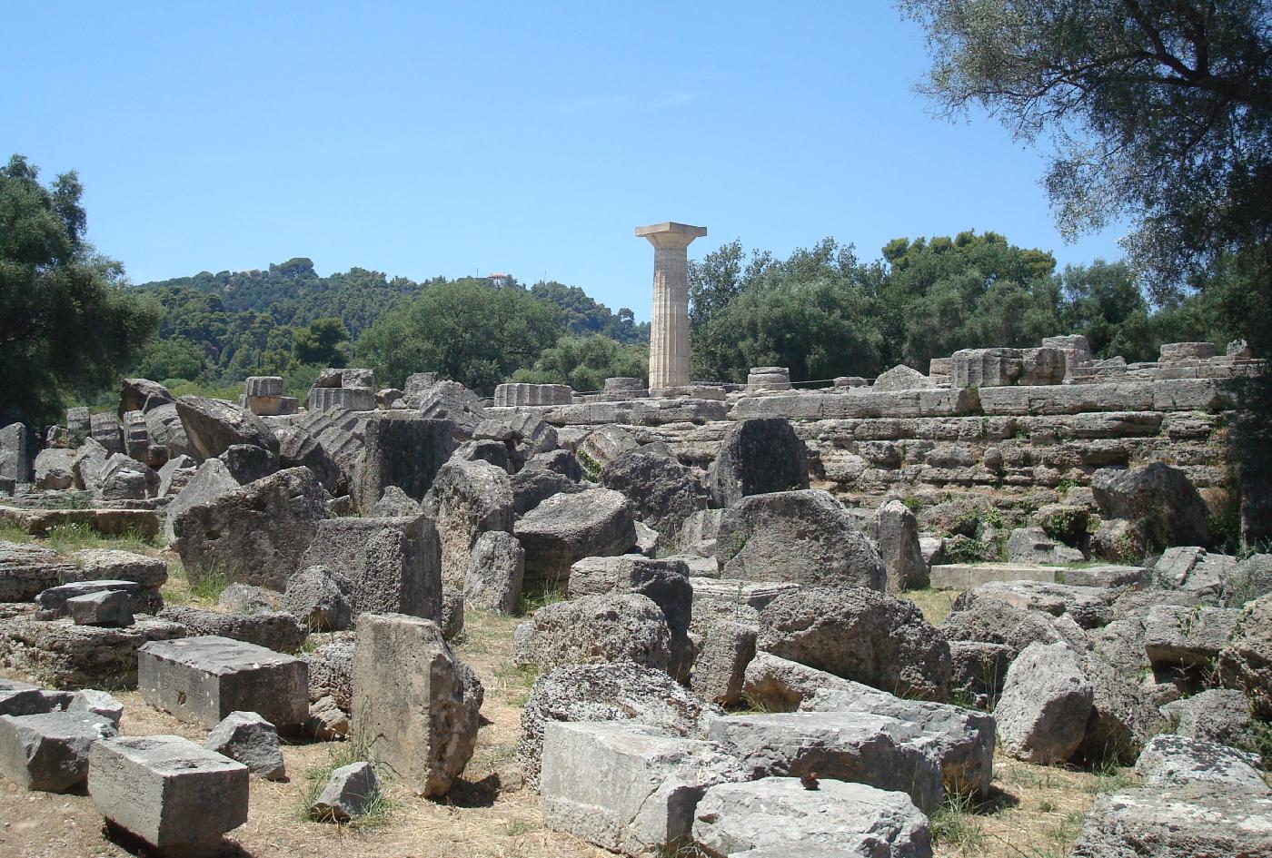 dsc023860.jpg - Temple de Zeus, qui abritait la statue chrys�l�phantine de Zeus, l�une des sept merveilles du monde