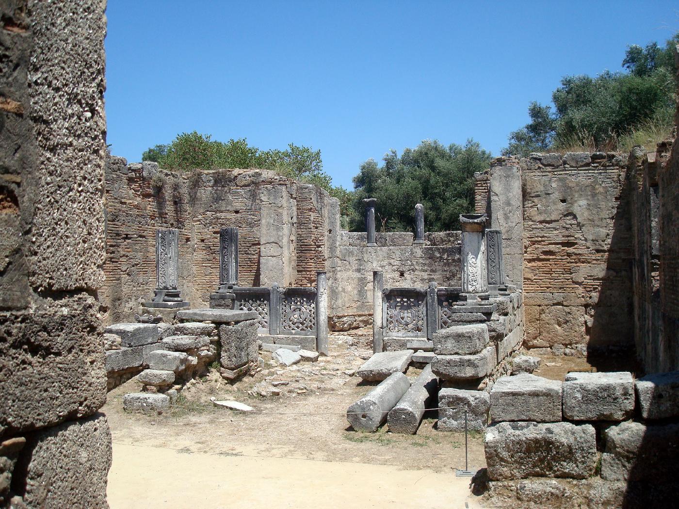 dsc023900.jpg - Basilique pal�ochr�tienne dans l�atelier de Phidias
