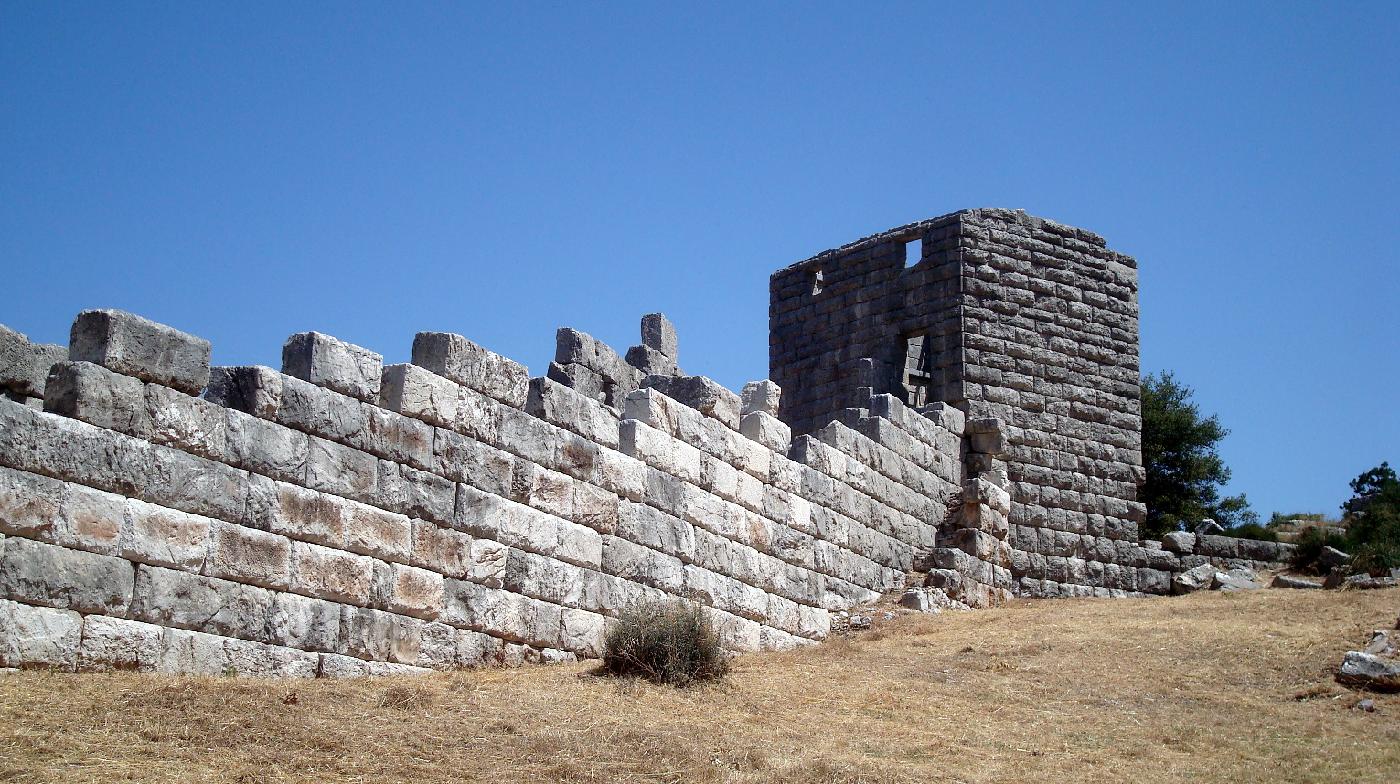 dsc024150.jpg - Les murailles de l�ancienne Mess�ne