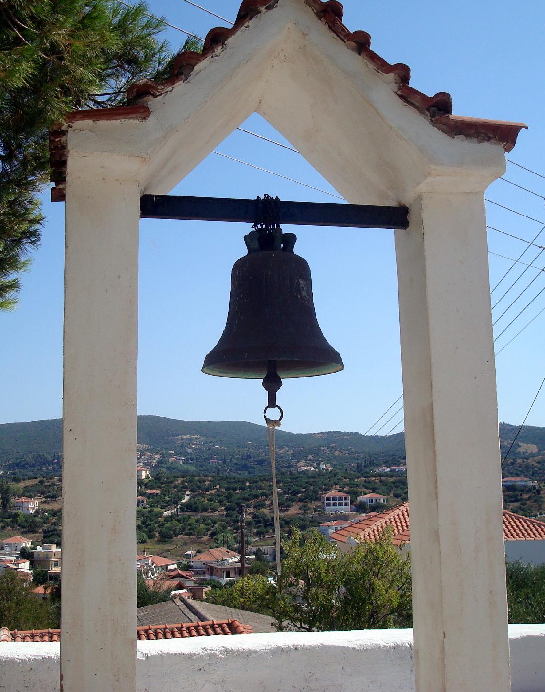 dsc024600.jpg - La cloche du cimeti�re